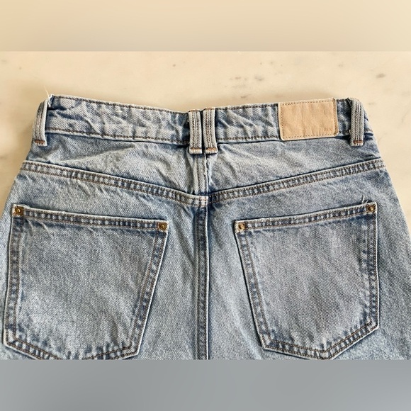 Zara High Waisted Straight Leg Jeans in Light Wash - Picture 11 of 11